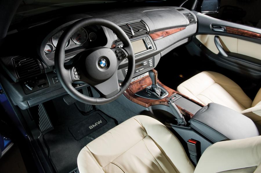 Интерьер BMW X5 4.8is 2004 года  (NA) (фото 23 из 73)